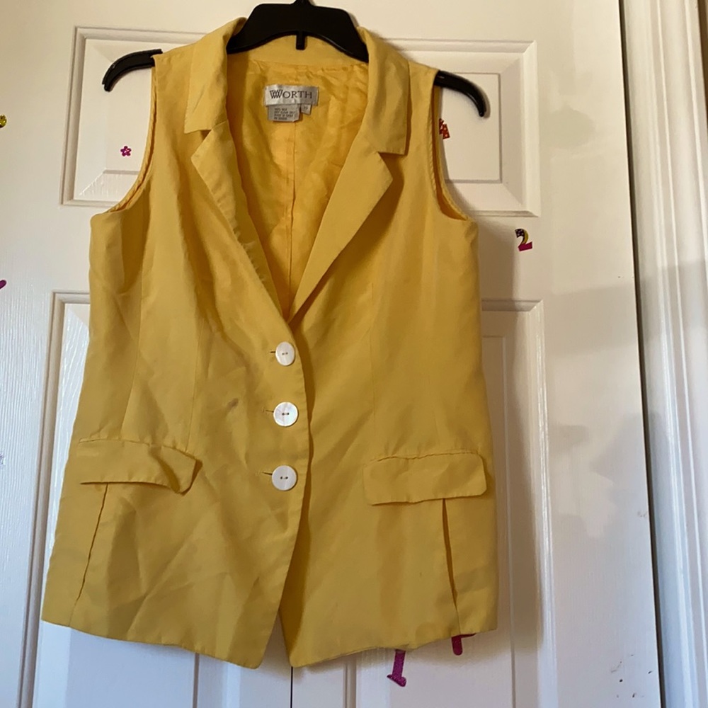 Sleeveless blazer